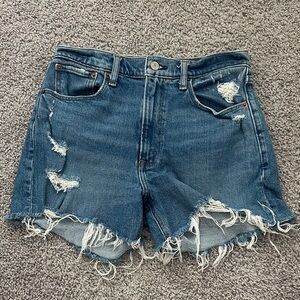 Abercrombie & Fitch The 4” Mom Short